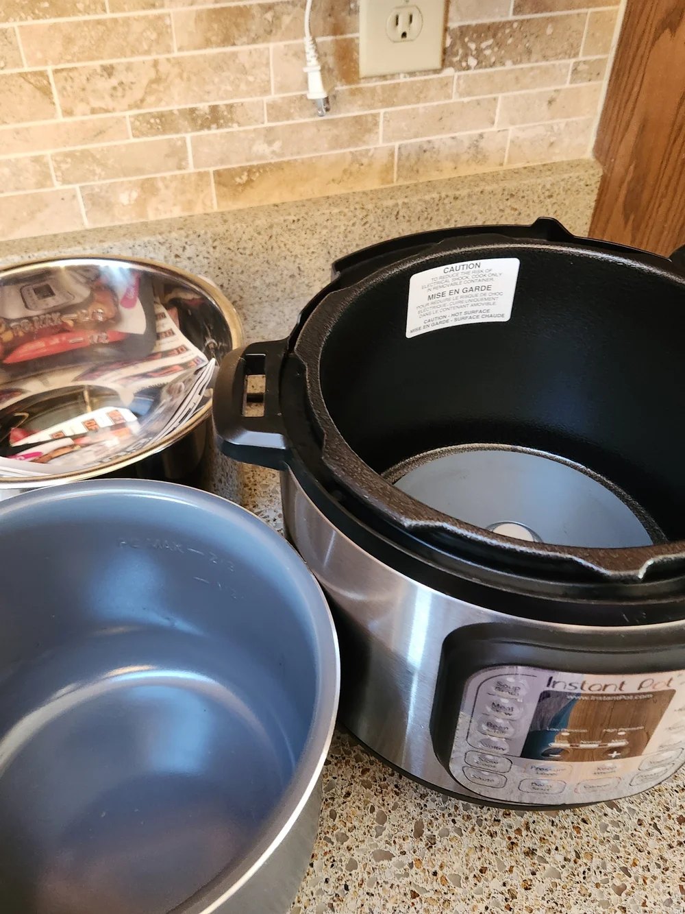 Instant Pot Electric Pressure Cooker - With Extra Non Stick Pan 6 Quart